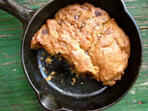 Skillet-Baked Chocolate Chip Cookies