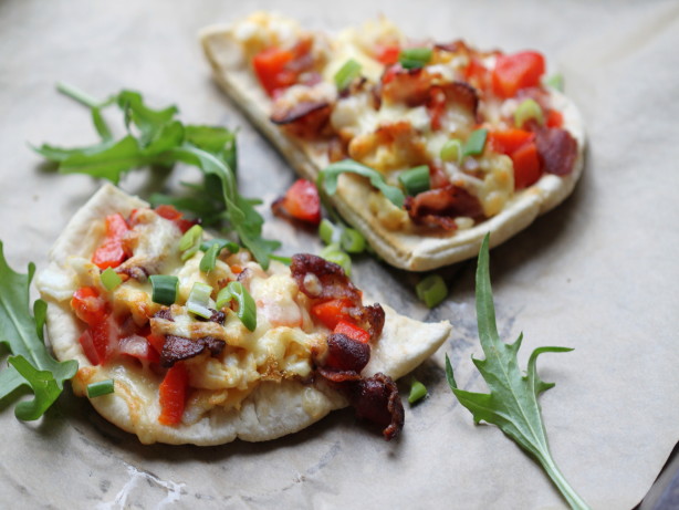 Breakfast Pita Pizza