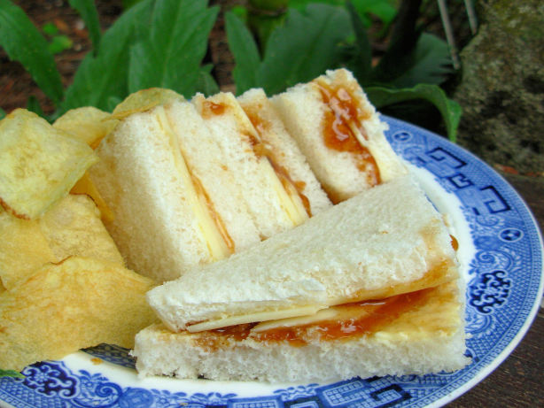England: Cheddar and Chutney Pub Lunch