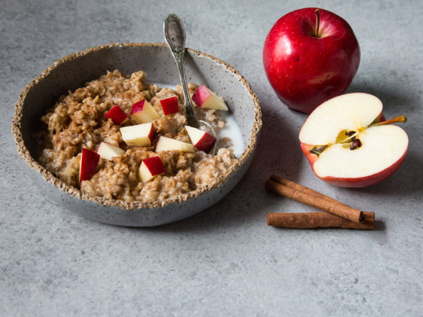 Overnight Apple-Cinnamon Oatmeal