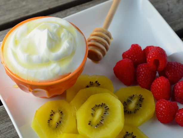 Fresh Fruit With Greek Yogurt Dip