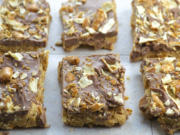 Peanut Butter Chocolate Pretzel Bars