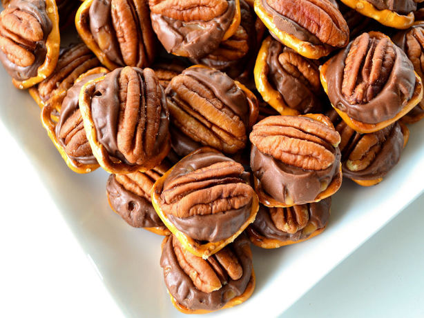 Pretzel Pecan Rolo Bites