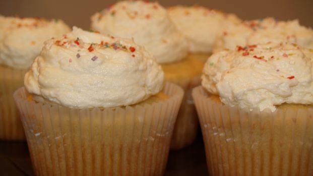 Divine Vanilla Cupcakes